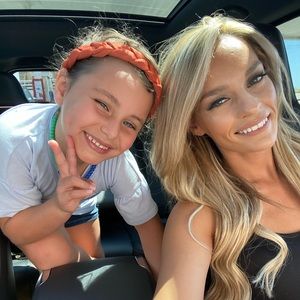 Meet your Posher, Cortney